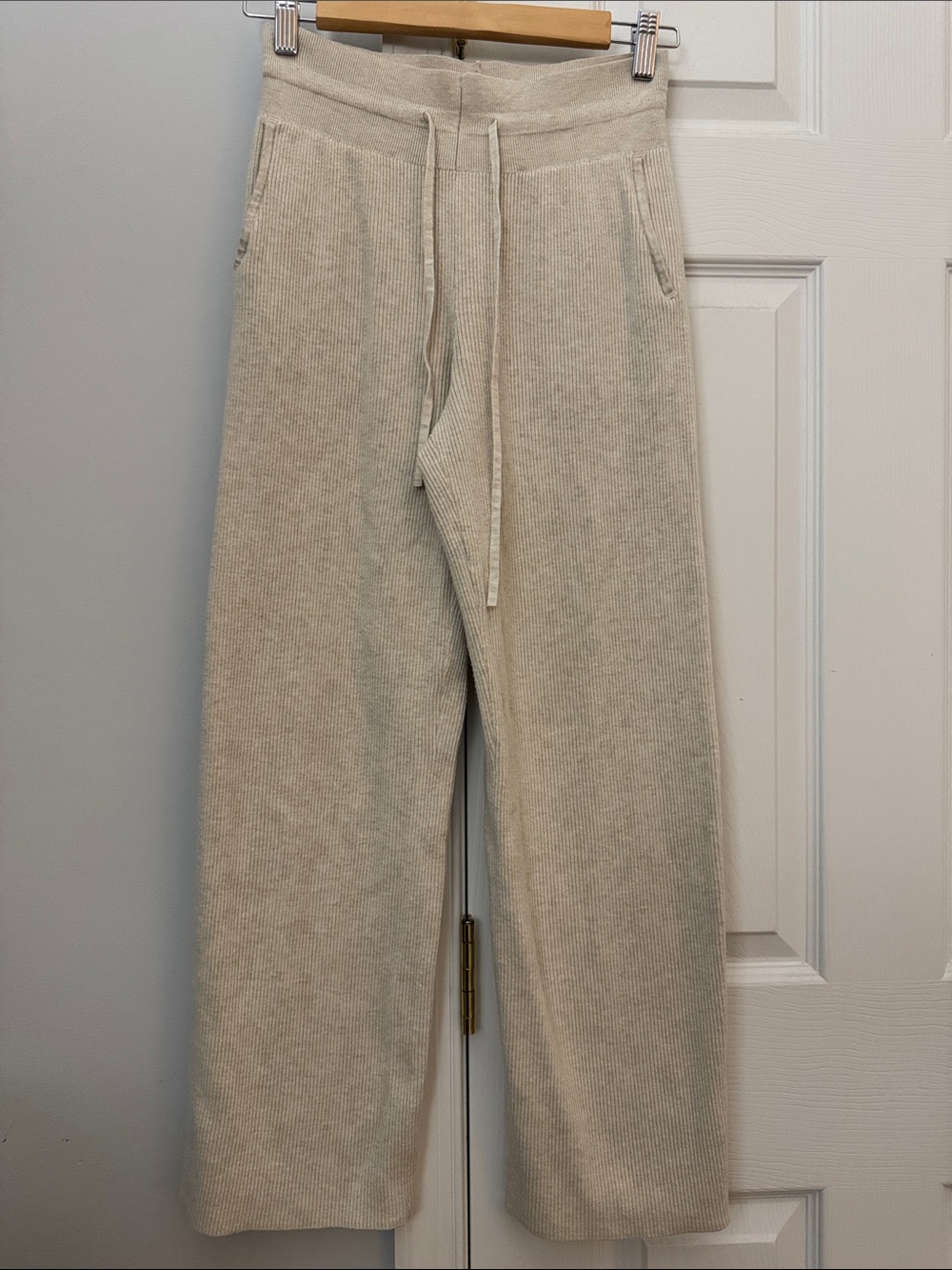 Uniqlo Cream Wide-Leg Knit Joggers